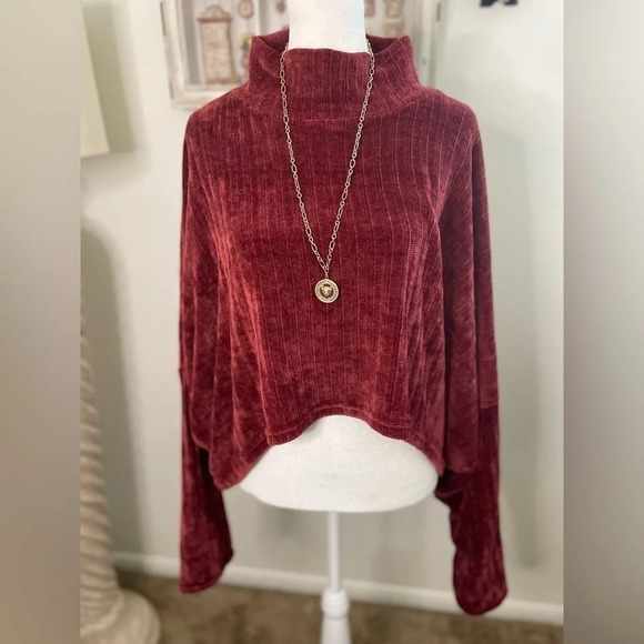 Women’s PLT Cropped Oversized Sweater - Picture 1 of 3